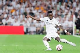 看球直播:曼联生涯首次首发表现出色!18岁中卫海文社媒:晋级欧联八强!.